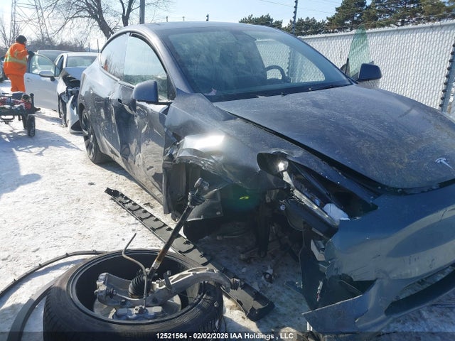 7SAYGDEE2NF469001 Tesla Model Y