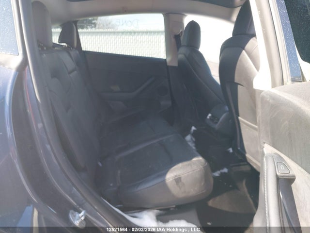 7SAYGDEE2NF469001 Tesla Model Y