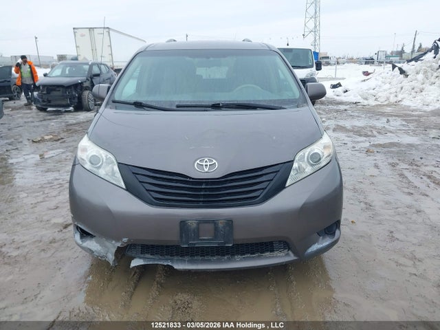 2014 Toyota Sienna 7 Passenger მანქანა იყიდება აუქციონზე, vin: 5TDZK3DC3ES493653, აუქციონის ნომერი: 12521833