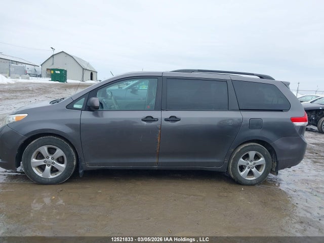 2014 Toyota Sienna 7 Passenger მანქანა იყიდება აუქციონზე, vin: 5TDZK3DC3ES493653, აუქციონის ნომერი: 12521833