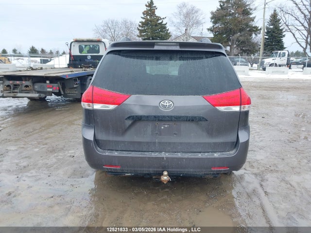 2014 Toyota Sienna 7 Passenger მანქანა იყიდება აუქციონზე, vin: 5TDZK3DC3ES493653, აუქციონის ნომერი: 12521833