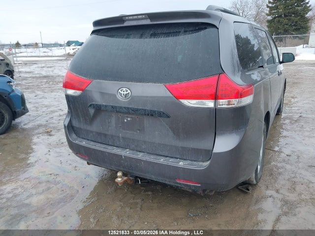 2014 Toyota Sienna 7 Passenger მანქანა იყიდება აუქციონზე, vin: 5TDZK3DC3ES493653, აუქციონის ნომერი: 12521833