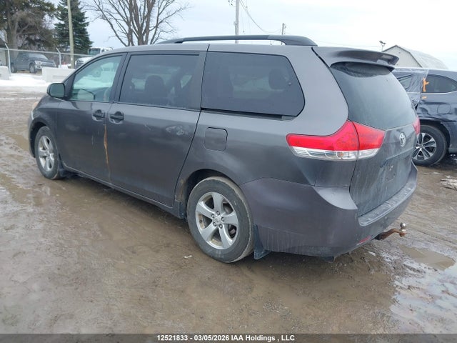 2014 Toyota Sienna 7 Passenger მანქანა იყიდება აუქციონზე, vin: 5TDZK3DC3ES493653, აუქციონის ნომერი: 12521833
