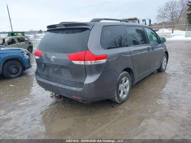 2014 Toyota Sienna 7 Passenger მანქანა იყიდება აუქციონზე, vin: 5TDZK3DC3ES493653, აუქციონის ნომერი: 12521833