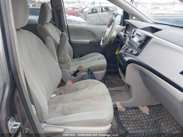 2014 Toyota Sienna 7 Passenger მანქანა იყიდება აუქციონზე, vin: 5TDZK3DC3ES493653, აუქციონის ნომერი: 12521833