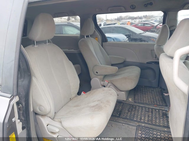 2014 Toyota Sienna 7 Passenger მანქანა იყიდება აუქციონზე, vin: 5TDZK3DC3ES493653, აუქციონის ნომერი: 12521833