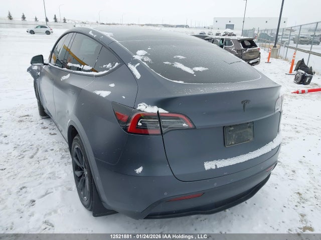 7SAYGAEE9NF576528 Tesla Model Y