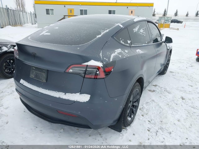 7SAYGAEE9NF576528 Tesla Model Y