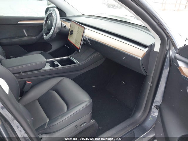 7SAYGAEE9NF576528 Tesla Model Y