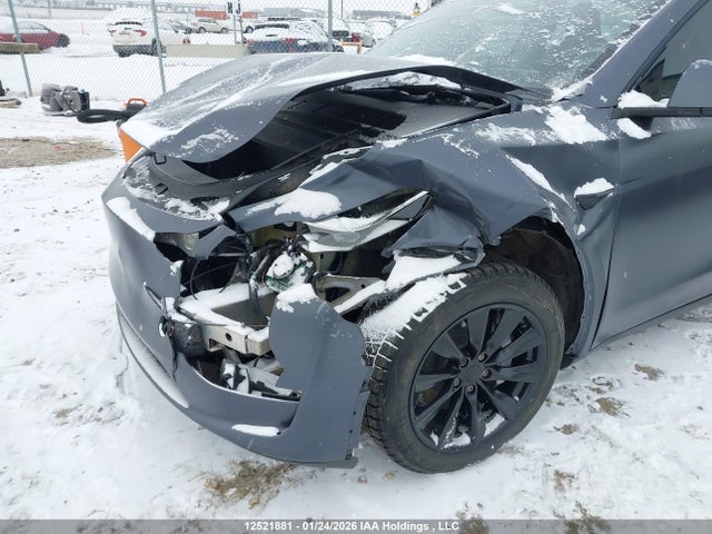 7SAYGAEE9NF576528 Tesla Model Y