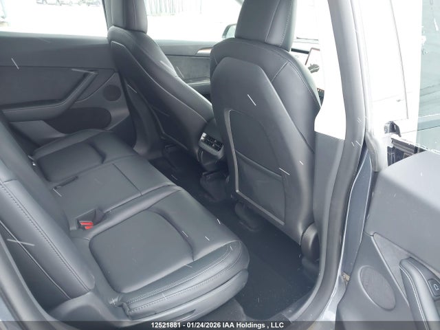 7SAYGAEE9NF576528 Tesla Model Y