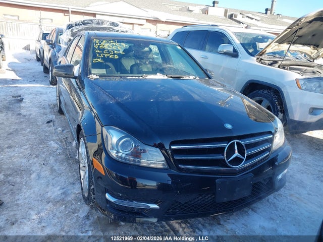 2014 Mercedes-benz C 300 4matic მანქანა იყიდება აუქციონზე, vin: WDDGF8AB0EA955366, აუქციონის ნომერი: 12521969