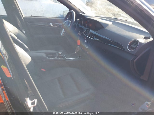 2014 Mercedes-benz C 300 4matic მანქანა იყიდება აუქციონზე, vin: WDDGF8AB0EA955366, აუქციონის ნომერი: 12521969