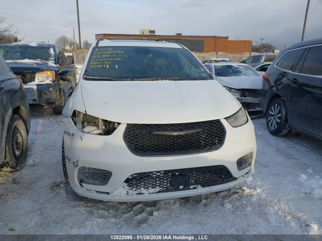 Chrysler Pacifica Limited 2025 2C4RC1GG2SR601538 Image 13