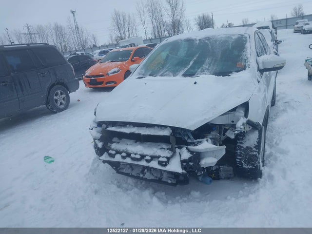 12522127 :رقم المزاد ، 1FADP3K29FL265770 vin ، 2015 Ford Focus Se مزاد بيع