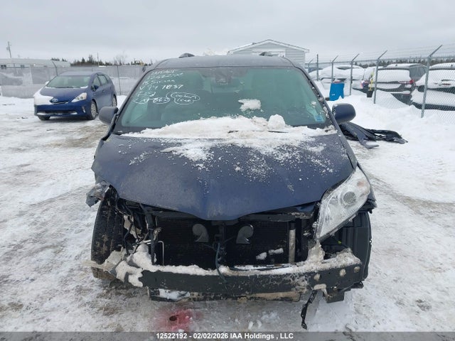 5TDKZ3DC6JS947837 Toyota Sienna Le 8-passenger