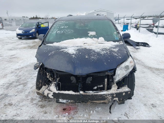 5TDKZ3DC6JS947837 Toyota Sienna Le 8-passenger
