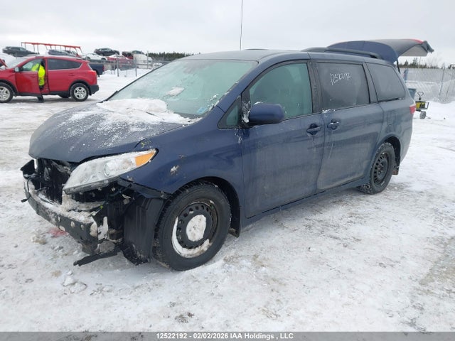 5TDKZ3DC6JS947837 Toyota Sienna Le 8-passenger