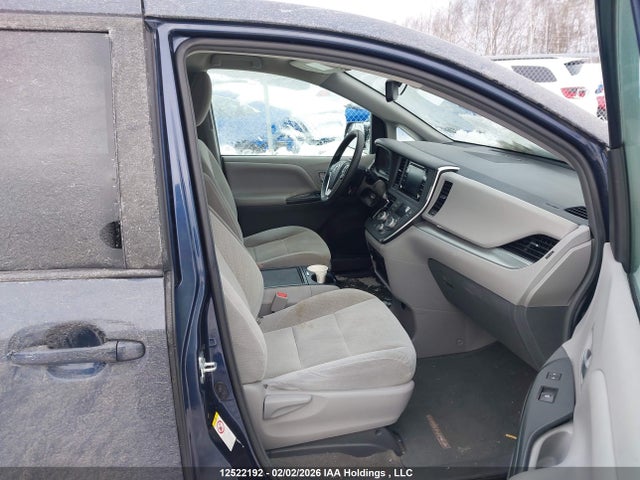 5TDKZ3DC6JS947837 Toyota Sienna Le 8-passenger