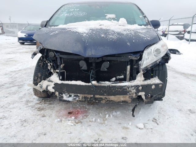 5TDKZ3DC6JS947837 Toyota Sienna Le 8-passenger