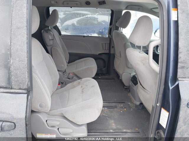 5TDKZ3DC6JS947837 Toyota Sienna Le 8-passenger