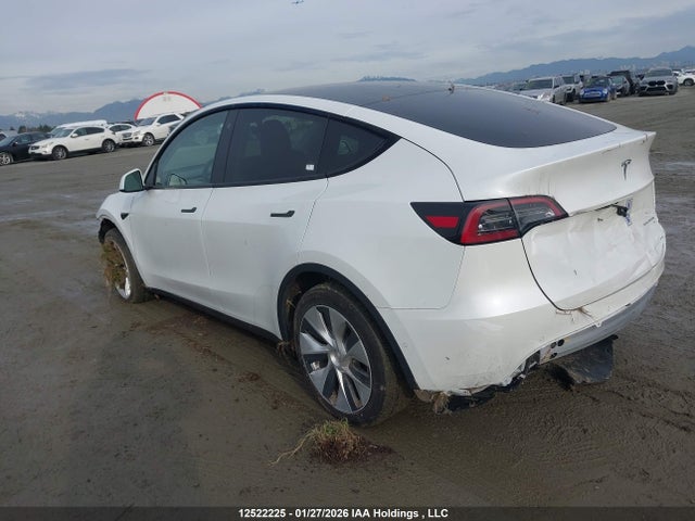 7SAYGDEE5NF356062 Tesla Model Y