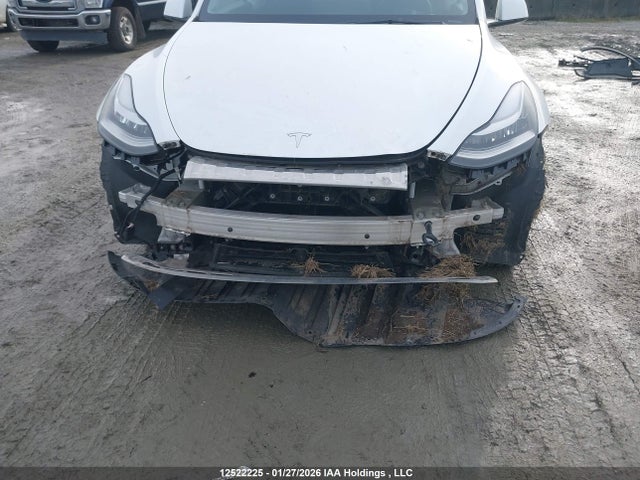 7SAYGDEE5NF356062 Tesla Model Y