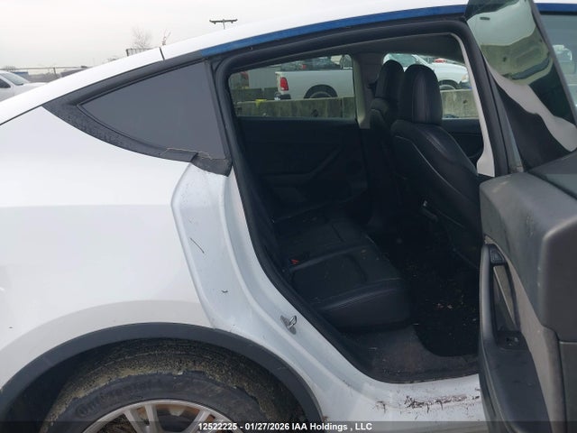 7SAYGDEE5NF356062 Tesla Model Y