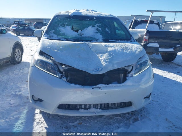 5TDDZ3DC8HS173593 Toyota Sienna Xle/limited