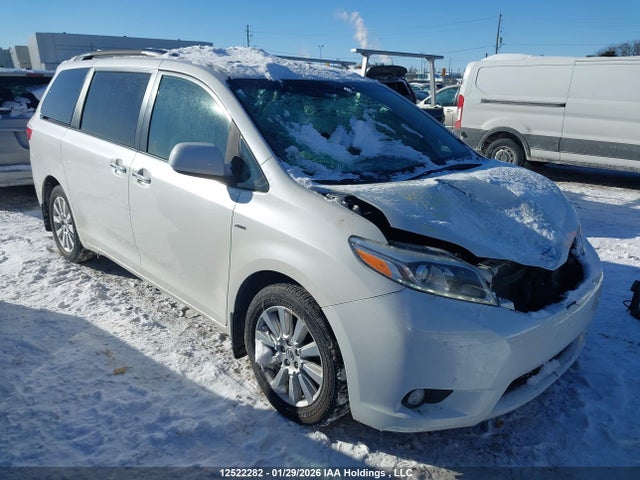 5TDDZ3DC8HS173593 Toyota Sienna Xle/limited