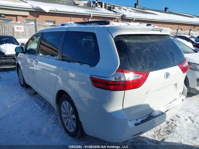 5TDDZ3DC8HS173593 Toyota Sienna Xle/limited