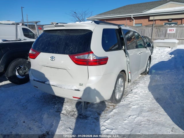5TDDZ3DC8HS173593 Toyota Sienna Xle/limited