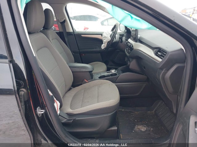 1FMCU9G69NUB20181 Ford ESCAPE SE