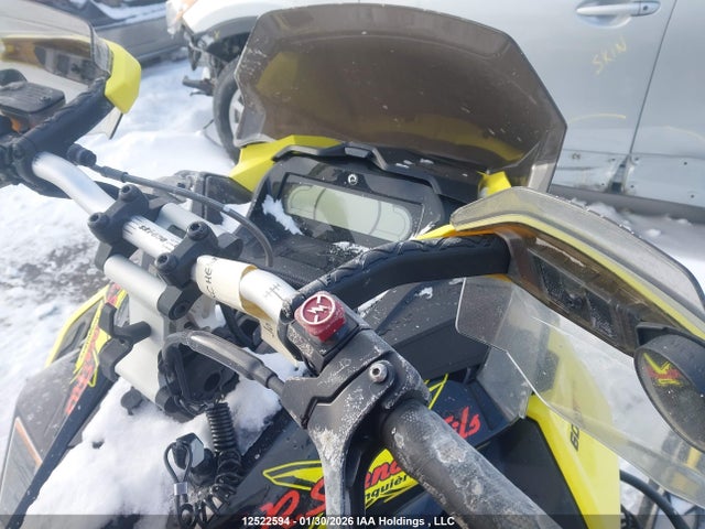 2BPSUAME9MV000008 Skidoo Skidoo