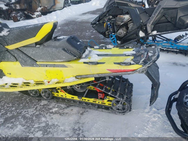 2BPSUAME9MV000008 Skidoo Skidoo