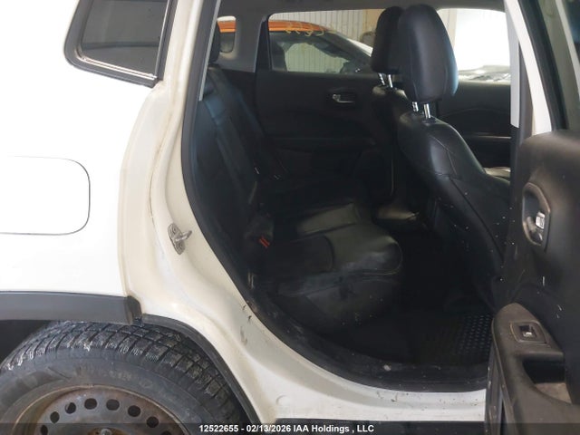 3C4NJDBBXKT621261 Jeep Compass Latitude