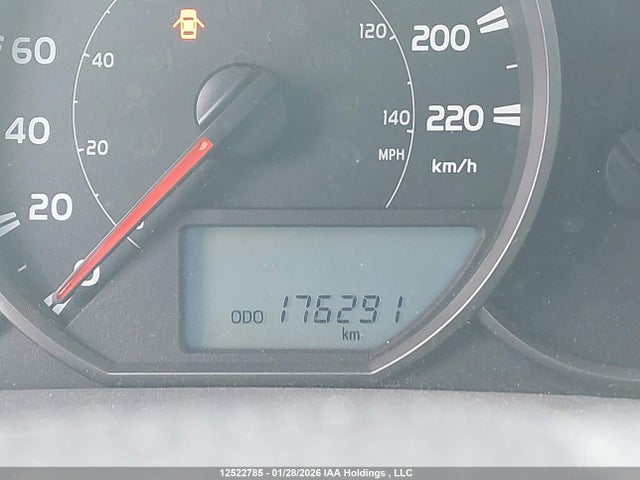 2T3ZFREV0GW297145 Toyota RAV4 LE
