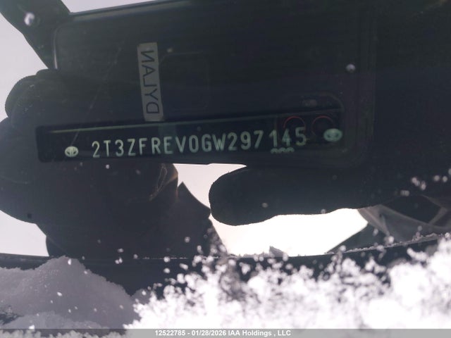 2T3ZFREV0GW297145 Toyota RAV4 LE