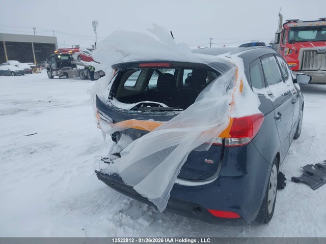 KNAHT8A31G7134533 KIA Rondo