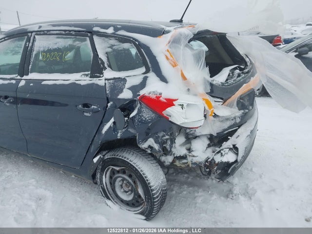 KNAHT8A31G7134533 KIA Rondo