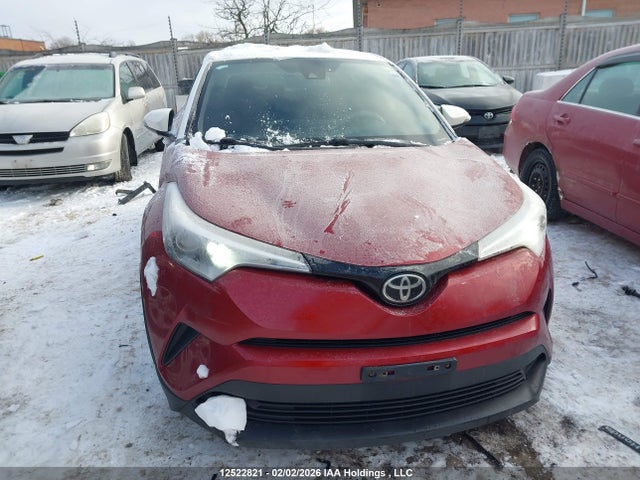 12522821 :رقم المزاد ، NMTKHMBX0JR014352 vin ، 2018 Toyota C-hr Xle/xle Premium مزاد بيع