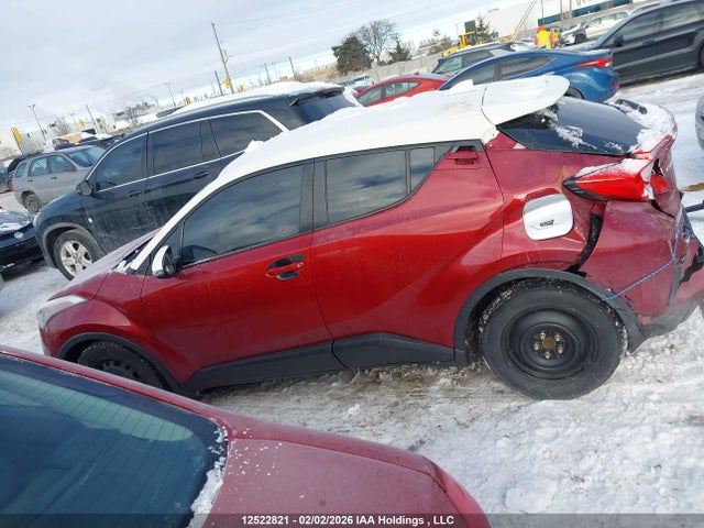 12522821 :رقم المزاد ، NMTKHMBX0JR014352 vin ، 2018 Toyota C-hr Xle/xle Premium مزاد بيع