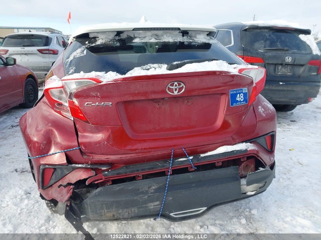 12522821 :رقم المزاد ، NMTKHMBX0JR014352 vin ، 2018 Toyota C-hr Xle/xle Premium مزاد بيع