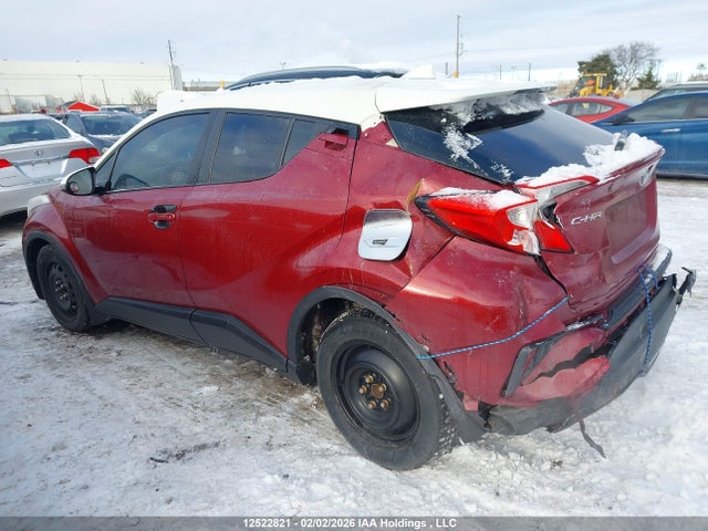 12522821 :رقم المزاد ، NMTKHMBX0JR014352 vin ، 2018 Toyota C-hr Xle/xle Premium مزاد بيع