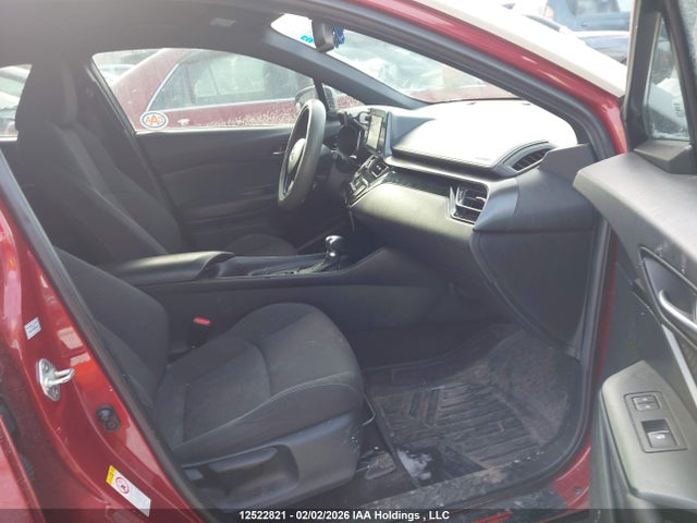 12522821 :رقم المزاد ، NMTKHMBX0JR014352 vin ، 2018 Toyota C-hr Xle/xle Premium مزاد بيع