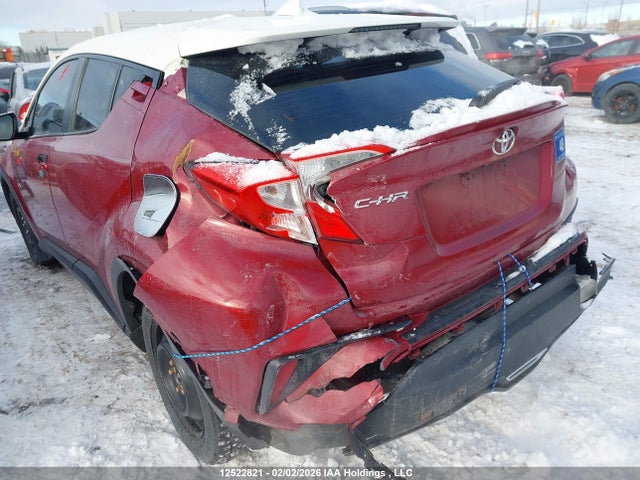 12522821 :رقم المزاد ، NMTKHMBX0JR014352 vin ، 2018 Toyota C-hr Xle/xle Premium مزاد بيع