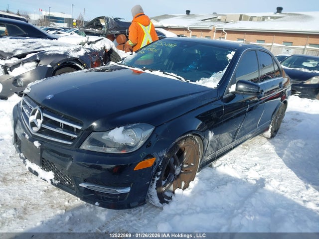 Mercedes-Benz C 300 4matic 2014 WDDGF8AB8EA894526 Image 2