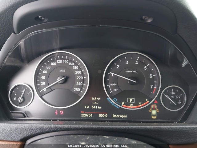 2014 Bmw 328 Xi მანქანა იყიდება აუქციონზე, vin: WBA3B3C52EJ978921, აუქციონის ნომერი: 12523014