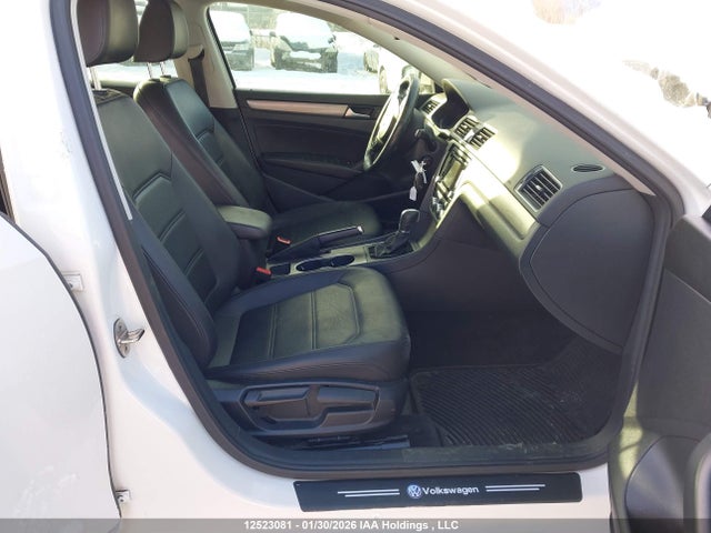 1VWBV7A34FC083822 Volkswagen PASSAT SE