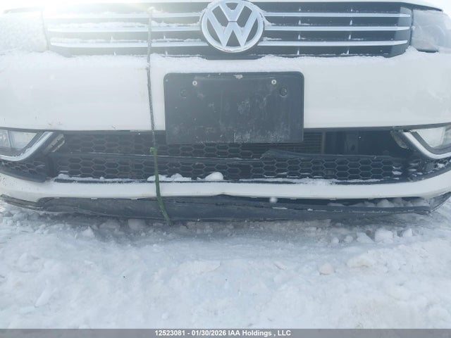 1VWBV7A34FC083822 Volkswagen PASSAT SE